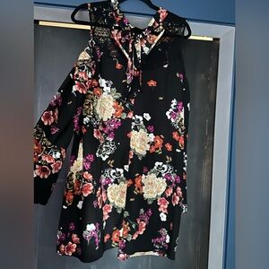Lg NWOT black floral dress, black lace trim, bell sleeves, knee length